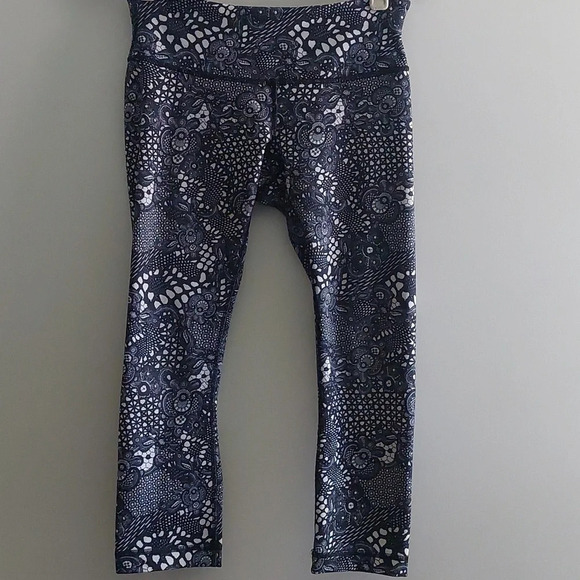 Lululemon Wunder Under Crop pretty lace Legging black white size 6 Athleisure - Picture 4 of 7